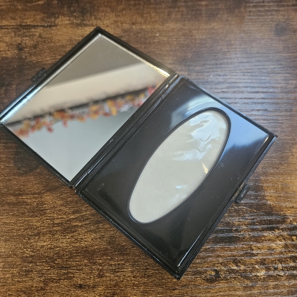 Vintage Lacquer tissue case with make-up mirror new in box - Picture 4 of 6